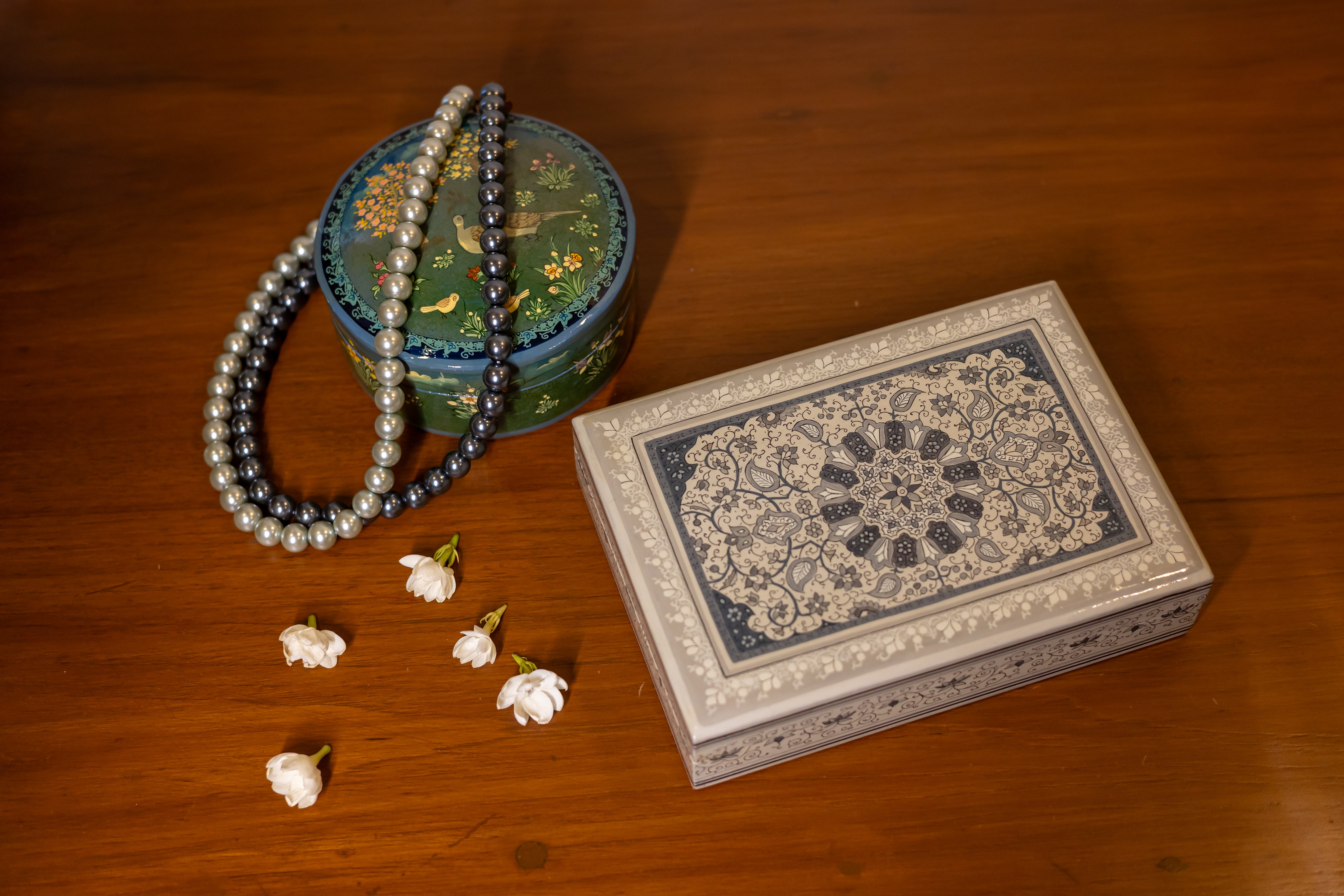Verdant Secrets Round Papier-mâché Box